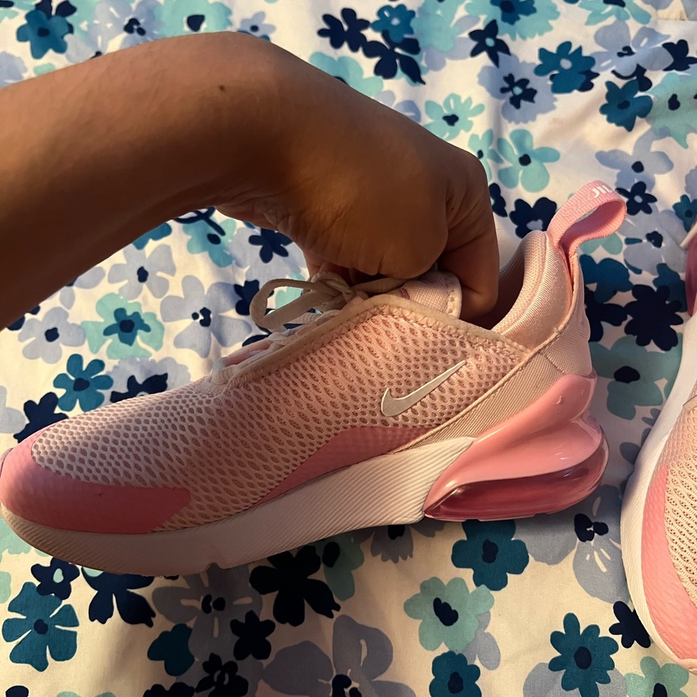 Kids shoe SIZE 3 only worn once by my daughter.